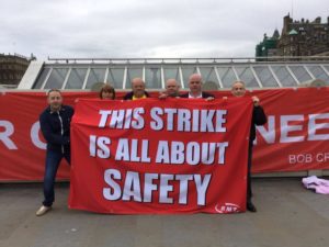 At Waverley this morning - picket ongoing! (Photo: Natalie Reid)